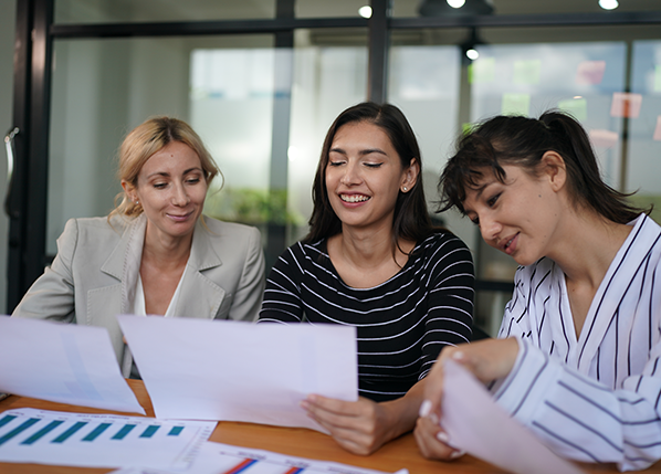 business-woman-making-business-presentation-for-colleagues